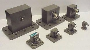 ?標(biāo)準(zhǔn)全頻段直角適配器波導(dǎo)至同軸（SMA，Type-K和2.4mm）